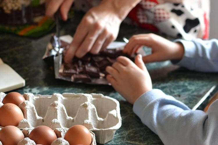 What Kids Can Help Out with on Thanksgiving Day